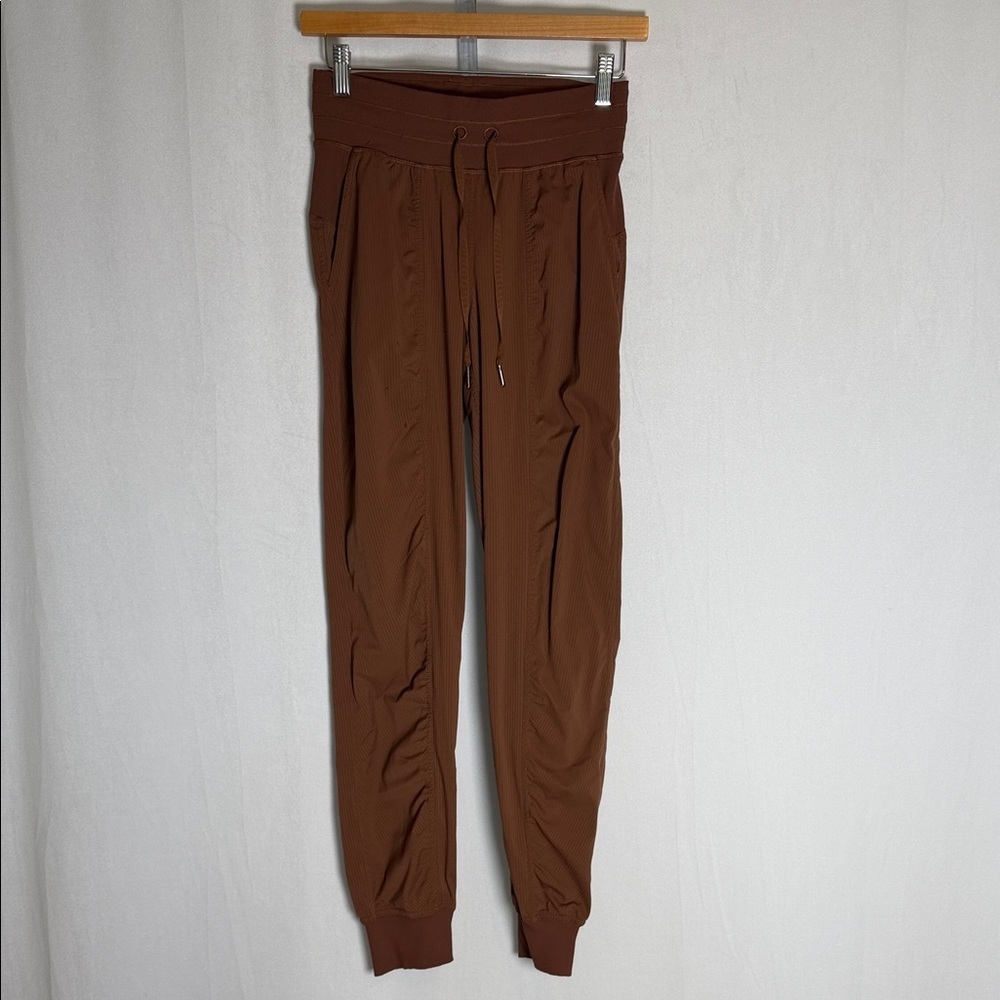 Lululemon Dance Studio Mid-Rise Jogger Size 2 in Roasted Brown Unlined